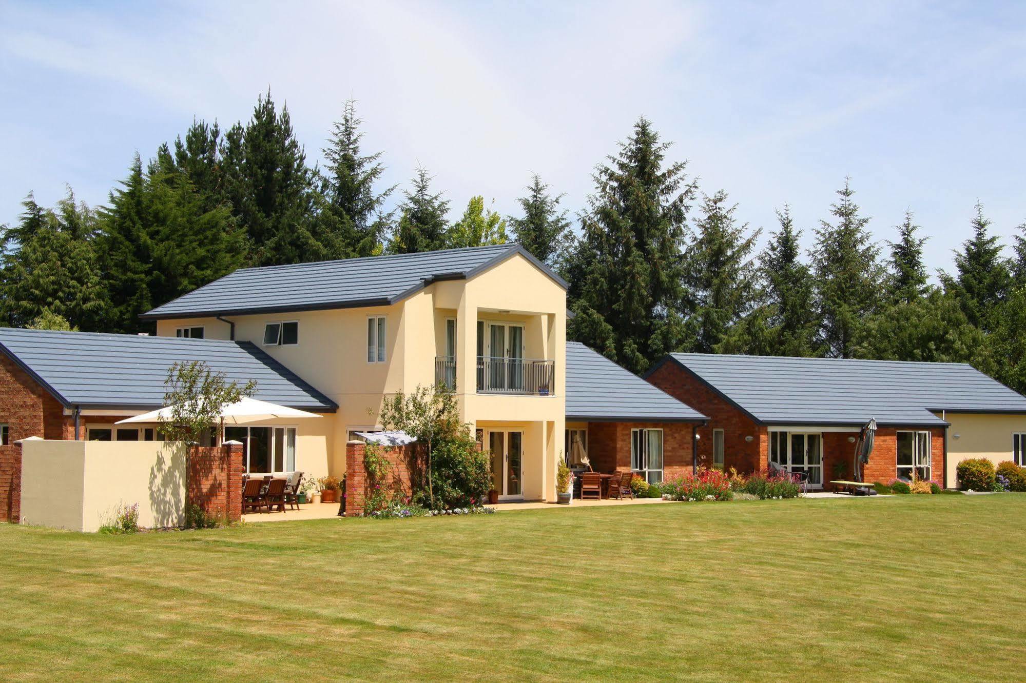 The Meadows Villa Christchurch Exterior photo